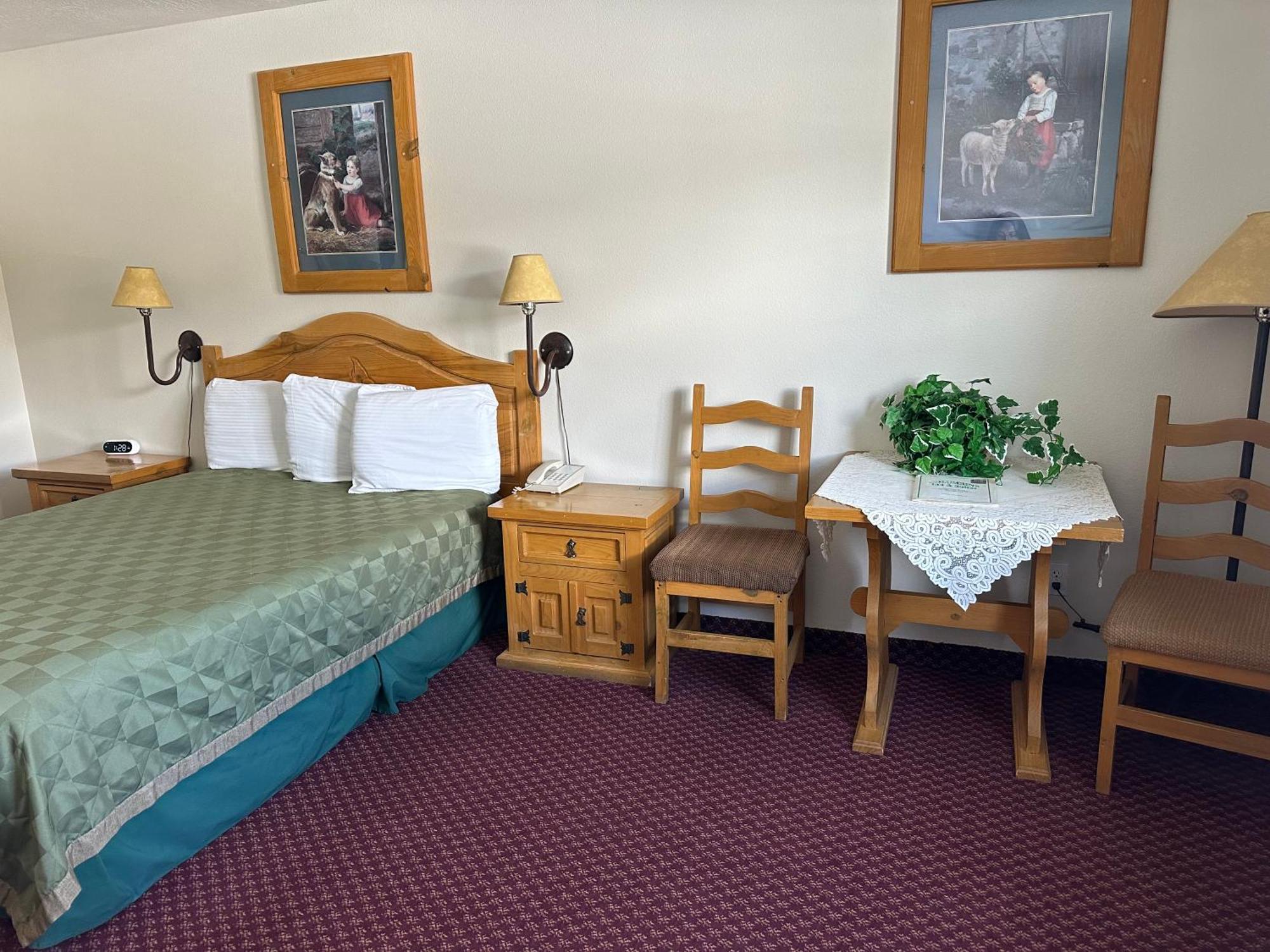 Columbine Inn And Suites Лийдвил Екстериор снимка
